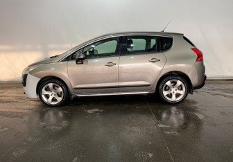 Подержанный автомобиль Peugeot 3008 2010 года (8 фото)