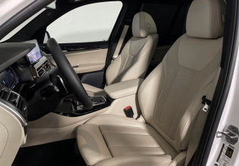 Подержанный автомобиль BMW X3 2022 года (18 фото)