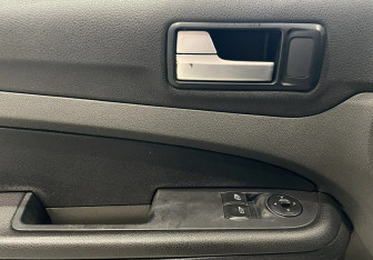 Подержанный автомобиль Ford Focus Hatchback 2007 года (13 фото)
