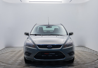 Подержанный автомобиль Ford Focus Sedan 2009 года (8 фото)