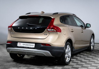 Подержанный автомобиль Volvo V40 Cross Country 2013 года (5 фото)