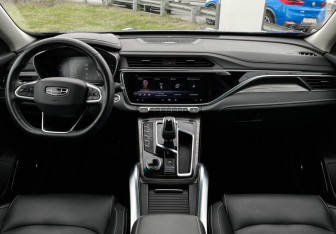 Подержанный автомобиль Geely Atlas Pro 2023 года (12 фото)