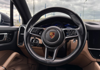 Подержанный автомобиль Porsche Cayenne 2020 года (14 фото)