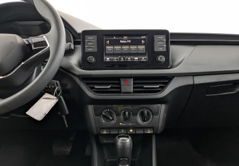 Подержанный автомобиль Skoda Rapid Liftback 2021 года (17 фото)