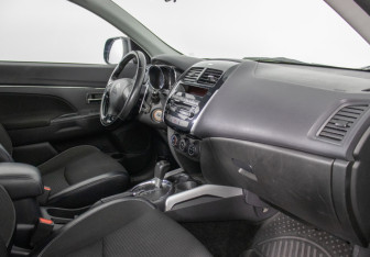 Подержанный автомобиль Citroen C4 Aircross 2012 года (9 фото)