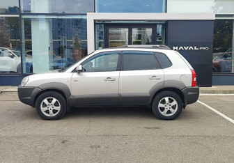 Подержанный автомобиль Hyundai Tucson 2008 года (8 фото)