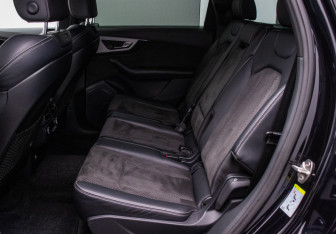 Подержанный автомобиль Audi Q7 2019 года (11 фото)