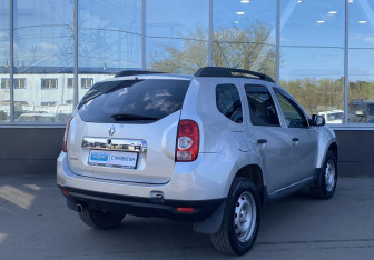 Подержанный автомобиль Renault Duster 2012 года (5 фото)