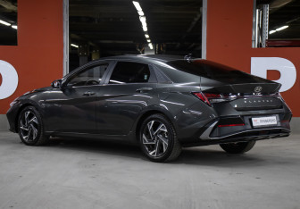 Подержанный автомобиль Hyundai Elantra Sedan 2024 года (7 фото)