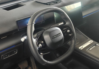 Подержанный автомобиль Omoda C7 2025 года (12 фото)