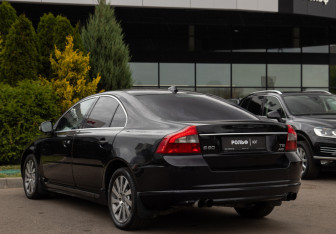Подержанный автомобиль Volvo S80 2010 года (5 фото)