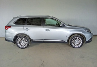 Подержанный автомобиль Mitsubishi Outlander 2020 года (8 фото)