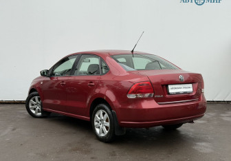 Подержанный автомобиль Volkswagen Polo Sedan 2011 года (7 фото)