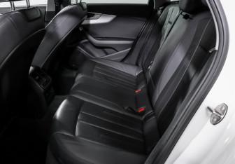 Подержанный автомобиль Audi A4 Wagon 2020 года (10 фото)