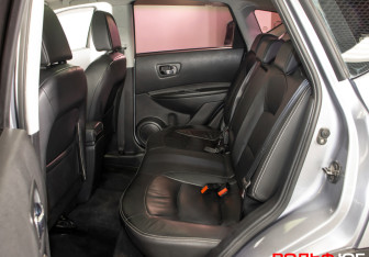 Подержанный автомобиль Nissan Qashqai 2011 года (10 фото)