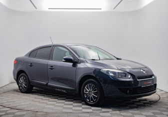 Подержанный автомобиль Renault Fluence 2011 года (3 фото)