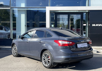 Подержанный автомобиль Ford Focus Sedan 2011 года (7 фото)