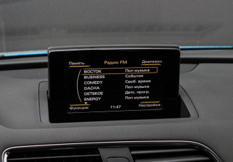 Подержанный автомобиль Audi Q3 2015 года (15 фото)