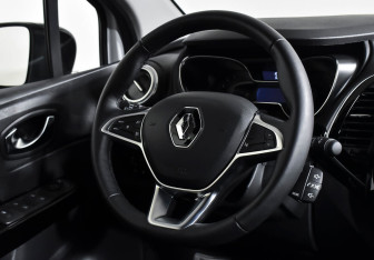 Подержанный автомобиль Renault Kaptur 2021 года (11 фото)