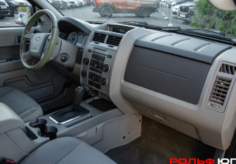Подержанный автомобиль Ford Escape 2010 года (7 фото)