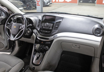 Подержанный автомобиль Chevrolet Orlando 2011 года (11 фото)