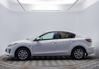 Подержанный автомобиль Mazda 3 Sedan 2012 года (8 фото)