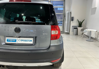 Подержанный автомобиль Skoda Yeti 2012 года (10 фото)