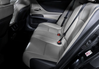 Подержанный автомобиль Lexus ES 2018 года (10 фото)