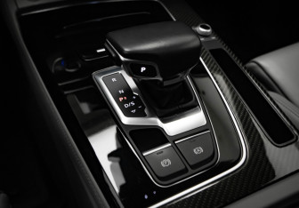 Подержанный автомобиль Audi Q5 2021 года (20 фото)