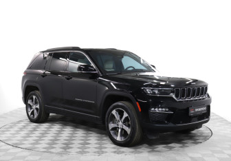 Подержанный автомобиль Jeep Grand Cherokee 2023 года (3 фото)