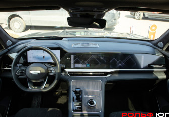 Подержанный автомобиль Geely Monjaro 2025 года (11 фото)