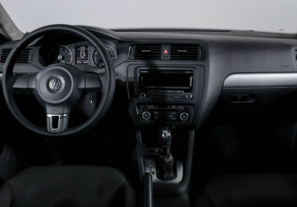 Подержанный автомобиль Volkswagen Jetta Sedan 2012 года (12 фото)