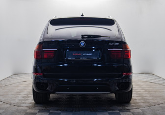 Подержанный автомобиль BMW X5 2011 года (4 фото)