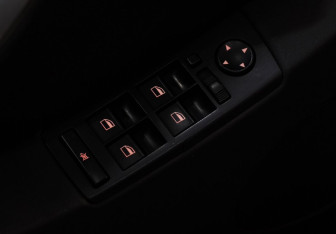 Подержанный автомобиль BMW X5 2003 года (15 фото)