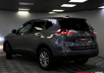 Подержанный автомобиль Nissan X-Trail 2018 года (23 фото)