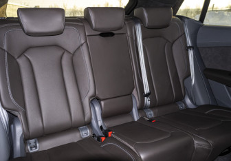 Подержанный автомобиль Audi Q8 2019 года (13 фото)