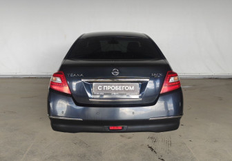 Подержанный автомобиль Nissan Teana 2011 года (5 фото)