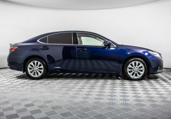 Подержанный автомобиль Lexus ES 2012 года (4 фото)