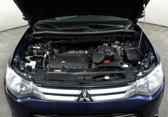 Подержанный автомобиль Mitsubishi Outlander 2014 года (8 фото)