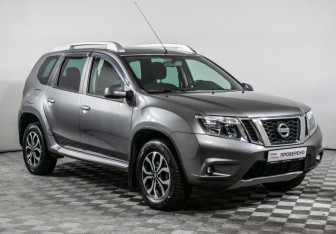 Подержанный автомобиль Nissan Terrano 2015 года (3 фото)