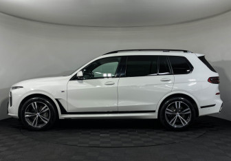 Подержанный автомобиль BMW X7 2022 года (5 фото)