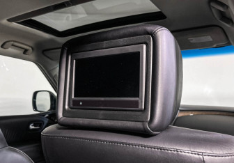 Подержанный автомобиль Infiniti QX80 2014 года (23 фото)