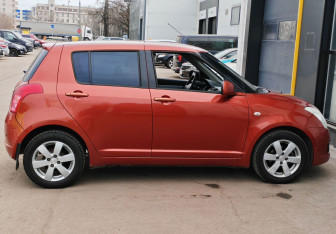 Подержанный автомобиль Suzuki Swift Hatchback 2008 года (4 фото)