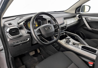 Подержанный автомобиль Geely Coolray 2023 года (16 фото)