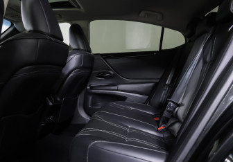 Подержанный автомобиль Lexus ES 2020 года (11 фото)