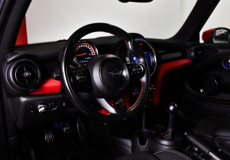 Подержанный автомобиль MINI Hatch 2019 года (13 фото)