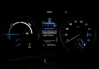 Подержанный автомобиль Toyota Alphard 2017 года (11 фото)