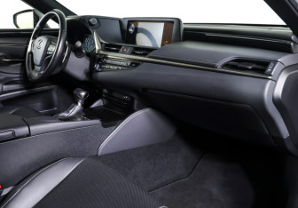 Подержанный автомобиль Lexus ES 2020 года (10 фото)