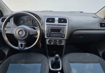 Подержанный автомобиль Volkswagen Polo Sedan 2013 года (11 фото)