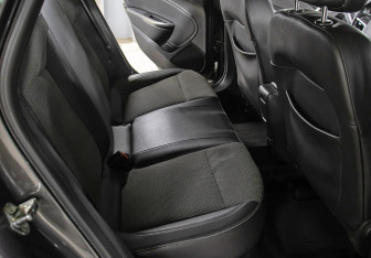 Подержанный автомобиль Opel Astra Hatchback 2011 года (12 фото)